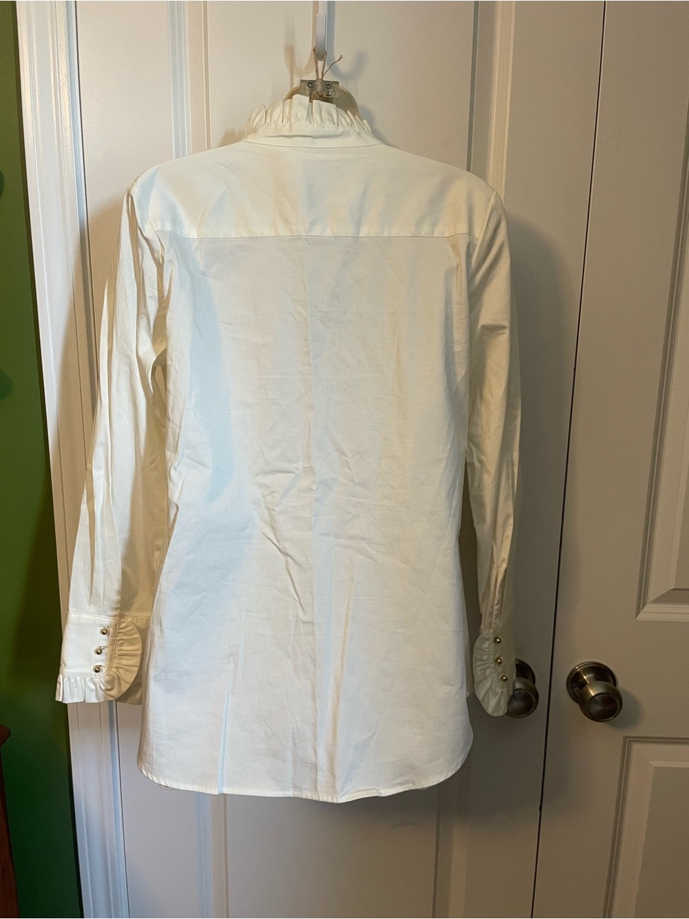 Elizabeth McKay White Blouse Gold Dangle Buttons Ruffle Cuff and Collar 10 - Picture 4 of 5